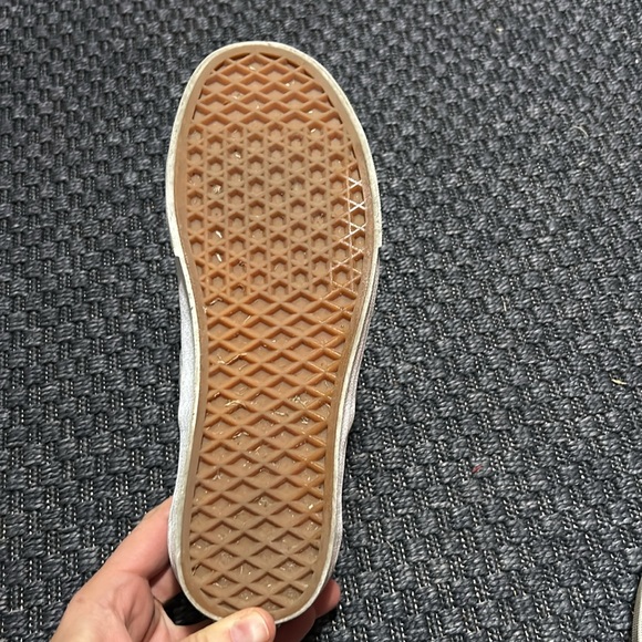 Light grey vans slip on.  Women’s size 9. - Picture 3 of 3